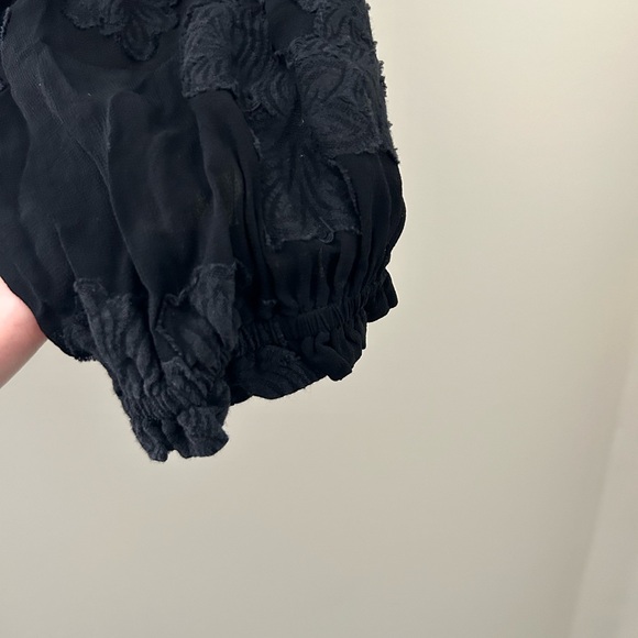 ARITZIA Wistful semi-sheer blouse - Picture 5 of 5